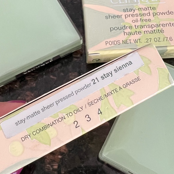(2) NEW Clinique Stay-Matte Sheer Finish Pressed Powder (Stay Sienna 21) - Picture 5 of 10